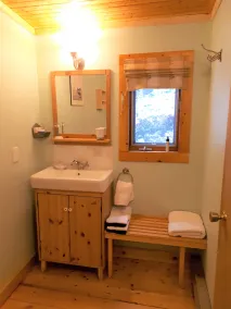 Experience Peace And Tranquility At Charming Cottage In Small Fishing Community. - Image 2