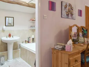1 bedroom accommodation in Whaley Bridge near Buxton - Image 4