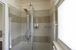 Ferienwohnung mit Seeblick, Pool, Balkon, Garten, Terrasse & WLAN - Image 5