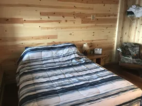 Lake Gogebic Private Cabin Hotel Room  - Image 4