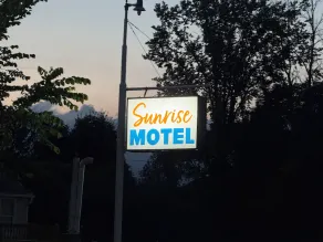 Sunrise Motel - Image 5