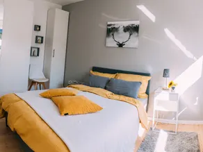 Schönes Ferienhaus in ökologischer Holzbauweise in der Lüneburger Heide, ausgestattet mit Kamin, Duschbad, einem schönen Garten mit Terrasse und Gartenmöbeln/Strandkorb, Internet via W-Lan, Bettwäsche und Handtüchern, großzügigem Schlafzi... - Image 5