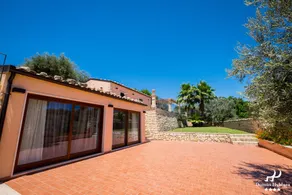 Private hamlet with three villas, accommodates up to 9 people - Image 1