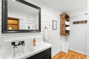 Clean, comfortable, and overlooking a pond with a fountain, our Barndo is perfect for Fairgrounds events, family getaways, and work stays. Just 10 minutes from Perry, with a fully stocked kitchen, coffee station, and outdoor kitchen. - Image 5