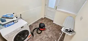 House Sleeps 7 With Garden and Parking - Image 3