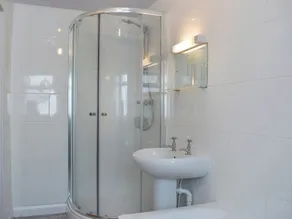 3 bedroom accommodation in Embleton - Image 3