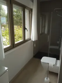 surf house thrown - Image 3