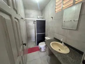 House with 5 bedrooms, 4 suites, to accommodate your entire family. - Image 2