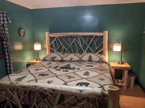 Eagle's Nest at Adirondack Lodge- 3 BR Cabin -8 mins to Lake George Village! - Image 3
