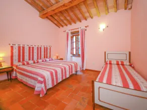 Stunning Holiday Home in Umbria With Jacuzzi - Image 3