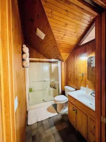 Unforgettable 4 bedroom 3 bath waterfront cabin - Image 3