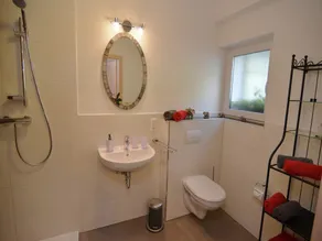Moderna casa de férias em cenário idílico, com terraço privativo e entrada separada - Image 2