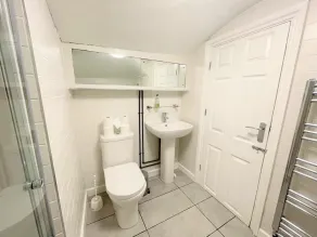 Contemporary garden flat in Clifton - Image 2