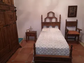 Casa rural, tipo chalet, con todas las comodidades, capacidad para 10 personas. - Image 5