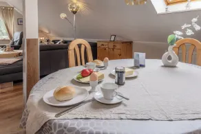 This upper floor apartment offers space for 2 to 3 people and a cozy - Image 5