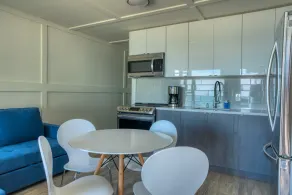 Suite 206: Beautiful 2-Bedroom Beachfront Suite - Image 5