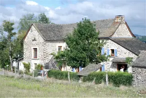 Gîte au Calme Dans la Campagne Aveyronnaise - Image 3