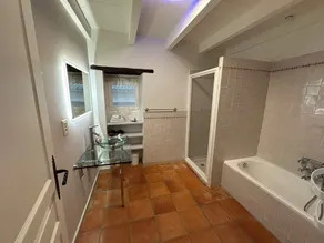 Character house in the quiet countryside in the Bordeaux vineyards - Image 3