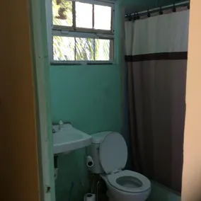 2 Bedroom apartment, TV with free cable, air conditioning and free internet - Image 3