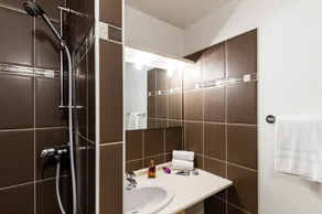 Appartement 2 chambres chaleureux, à 2 minutes de la télécabine - Image 2