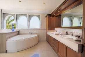 Villa para 8 pessoas, perto da praia, piscina, localização central - Image 4