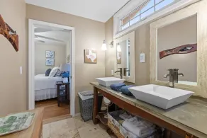 Lovebirds Getaway 3 Bedroom Home by RedAwning - Image 4