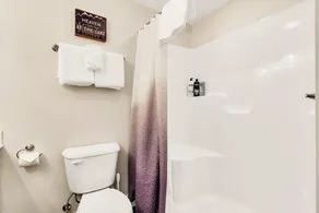 Private Hot Tub! Indoor Pool! Great Location! - Image 5