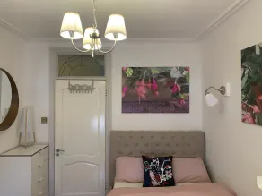 Cosy double bedroom available in a 2-bedroom apartment,  at weekends/holidays. - Image 5