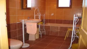 Bastide de la Peyrolière, Maison peupliers dans le luberon avec piscine, tennis. - Image 5
