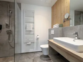 Schöne Wohnung mit Sauna und großer Terrasse - Image 4