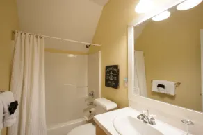 Seabrook's Clamdigger Cottage: Dog Friendly, Hot Tub! - Image 4