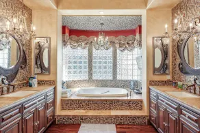 Pool, Peacocks & Views! Lavish Retreat in Gilroy - Image 3
