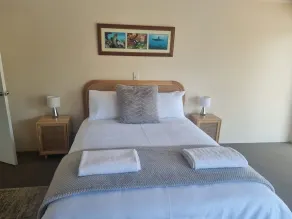 Estuary water views 4bedroom 2 Bathroom  home with pool Australind / Bunbury WA - Image 2