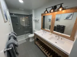 Einerlei Suite Apartment, Warm 2 bedroom apartment from Borealis Escapes - Image 3
