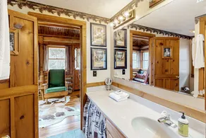 Historic dog-friendly cabin overlooking Lake Lucerne with deck & great views - Image 2