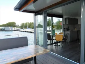 Boot Zonder Naam Houseboat in Volendam - Image 4