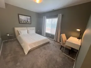 Tranquil 2 bedroom apartment with private yard and deck - Image 4