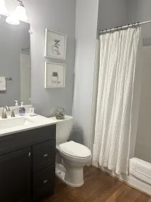 Spacious 5 bedroom home with large deck and hot tub - Image 3