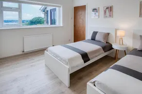 Longview - 4 Bedroom Holiday Home - Pembroke Dock - Image 5