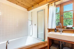 Holiday Home 'Landhaus Gustl' with Private Terrace, Garden & Wi-Fi - Image 3