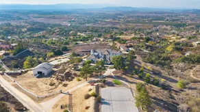 Hilltop Estate w/ Tennis Court, Pool, Sauna, Game Room, Theater, Panoramic Views Via de Oro Estate by Avantstay - Image 2