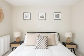 A large  group retreat that sleeps 20 guests  in 7 bedrooms - Image 4