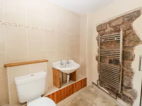 THE POUND, pet friendly, with a garden in Trellech - Image 3