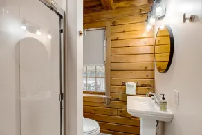 Beautiful cabin with near shoreline with firepit, lovely deck, fireplace & W/D - Image 3
