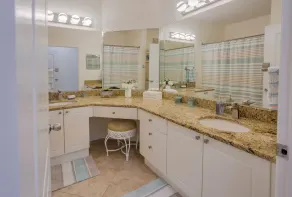 Luxury, Location & Convenience. w/2 King Beds. pet friendly, waterfront views - Image 2