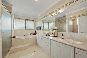 Luxury Escape: Perth, Airport, Swan Valley & Beach - Image 4