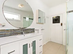 26 Church - Charming Cottage in Lakes Entrance - Image 2