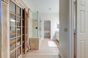 Quiet Convenient Location Near Hiking Shopping - Image 4