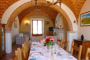 Beautiful villa with private pool only 3 km from Lucignano with panoramic views of the Valdichiana h - Image 3