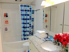 Nice & Cute 4B2B w 2TVs Mid-Term Rental Available - Image 3